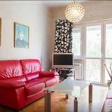 Charming Downtown Apartment — фото 2
