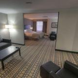 Clarion Hotel & Suites — фото 2