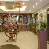 Гостиница GreenTree Inn ShangHai WuNing Road ZhenPing Road Metro Station Business — фото 1