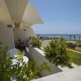 Larnaca Sunshore Beachfront Suite — фото 1