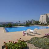 Larnaca Sunshore Beachfront Suite — фото 3