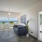 Larnaca Sunshore Beachfront Suite — фото 2