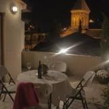 Old Tbilisi Home with Sunny Terrace — фото 2