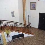 Гостиница Home Away Suites — фото 2