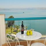 Beautiful Sea of Galilee Lakeside Apartment — фото 1