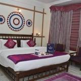 Гостиница OYO Premium Ganges Marine Drive — фото 1