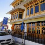 Гостиница Shanti Palace — фото 1