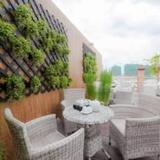 Seventh Heaven Hotel and High Bar — фото 1