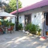Two Season Guest House — фото 1