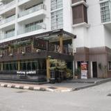 MNR Bintang Services at Bintang Goldhill Apartment — фото 2