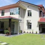 Bukit Indah Guesthouse — фото 1