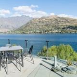 Lakefront Villa — фото 2