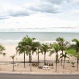 The Beach Palace 2BR Luxury Beachfront Condo Chaam — фото 1