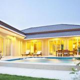 Villa with private pool — фото 3