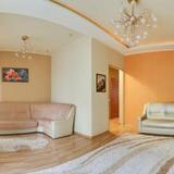 Two-bedroom Apartment on Pushkinskaia 54 — фото 1