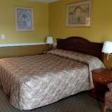 Colonial Inn & Suites /Airport/Graceland — фото 1
