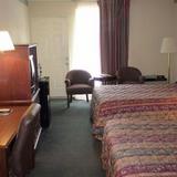 Гостиница Greenway Inn & Suites — фото 1