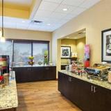 Hampton Inn & Suites® Atlanta-Galleria — фото 1
