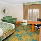 Гостиница La Quinta Inn & Suites Greenville Haywood — фото 1