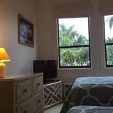 Apartment at The Palm Beach Hotel Condominium — фото 2