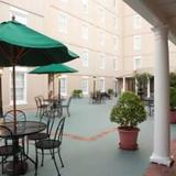 Гостиница Doubletree Guest Suites Charleston-Historic District — фото 2
