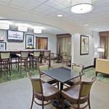 Hampton Inn Cleveland-Airport Tiedeman Road — фото 3