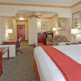 Гостиница Holiday Inn Express and Suites Bakersfield Central — фото 1