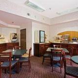 Holiday Inn Express Hotel & Suites FRESNO-HWY 99 & SHAW — фото 3