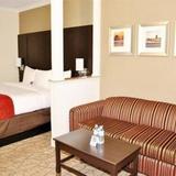 Comfort Suites Huntington Beach Hotel — фото 2