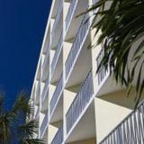 Гостиница Alden Suites - A Beachfront Resort — фото 3