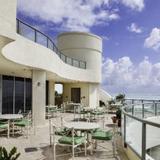 Doubletree Ocean Point Resort & Spa - North Miami Beach — фото 1